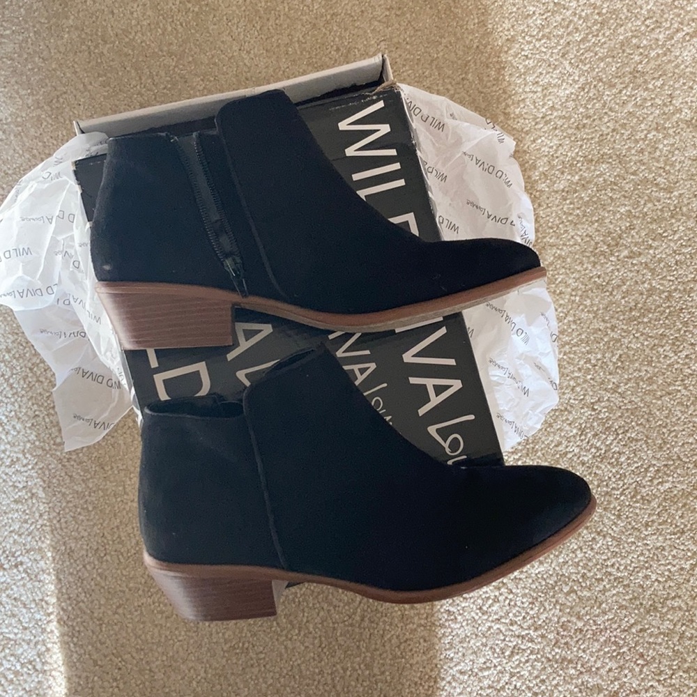 Wild Diva Lounge Manny Black ankle boots. Sz 9